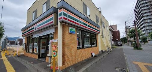 コンビニ　セブンイレブン豊平5条店（コンビニ）まで89m