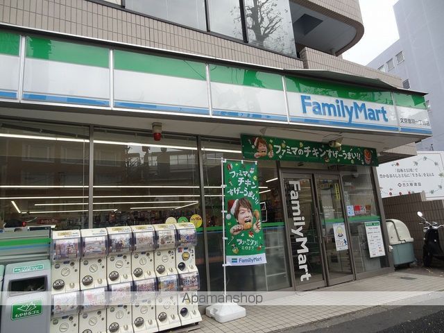 コンビニ　ファミリーマート（コンビニ）まで305m