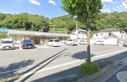 コンビニ　セブン-イレブン 広島安東店（コンビニ）まで885m
