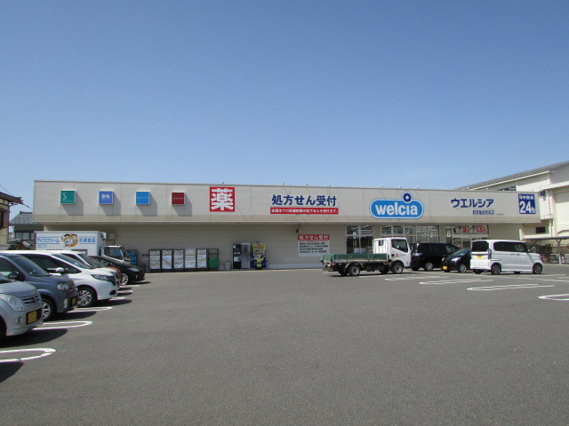 ドラックストア　ウエルシア新潟亀田駅前店（ドラッグストア）まで301m