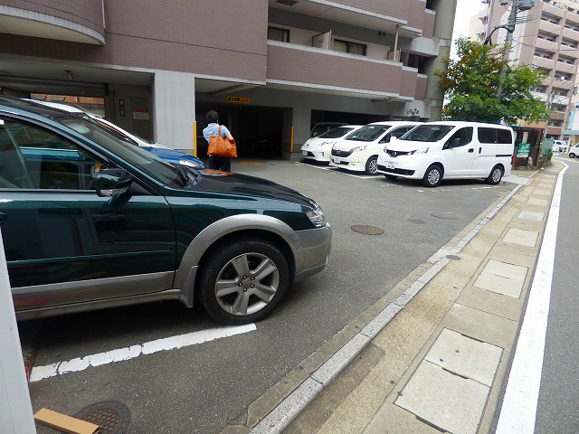 駐車場　敷地内駐車場