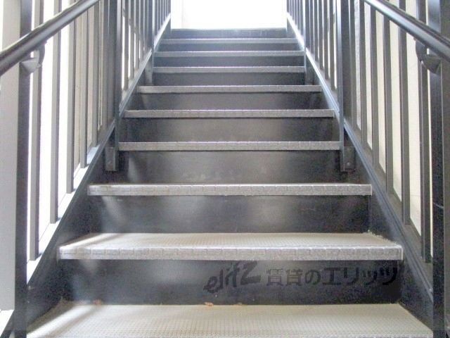 玄関　階段