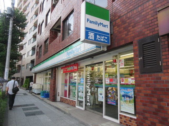 コンビニ　ファミリーマート横浜楠町店（コンビニ）まで2m