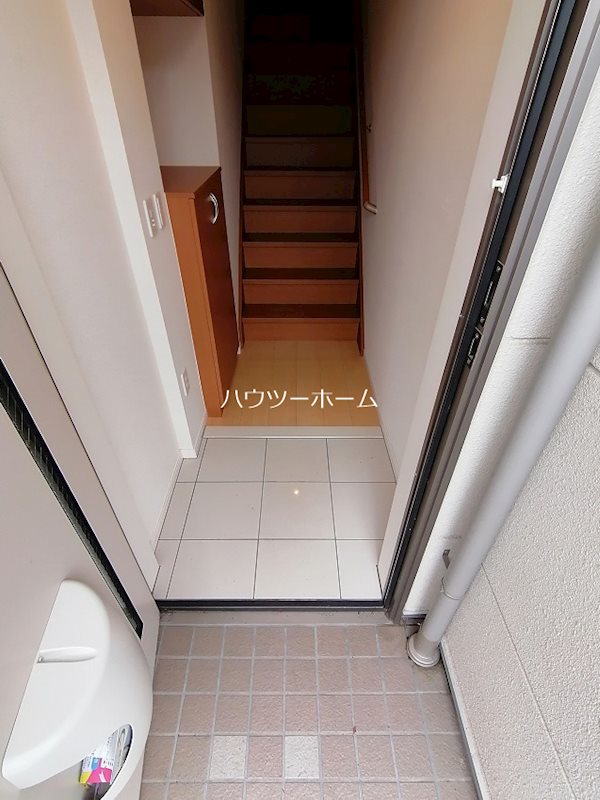 玄関　たくさん収納できる下駄箱がございます。