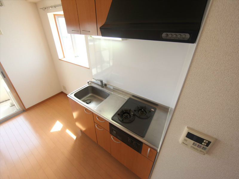 キッチン　システムキッチン（ガス2口）冷蔵庫・レンジ等ご用意できます