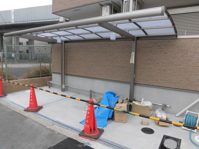 駐車場　敷地内にある屋根付きの駐輪場です。
