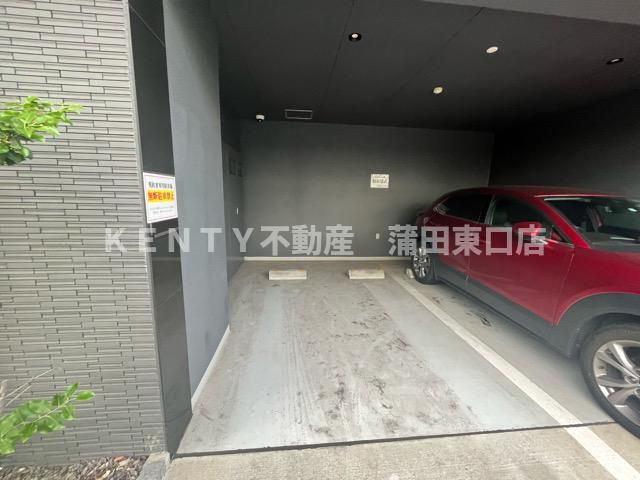 駐車場　駐車場に車を止められます