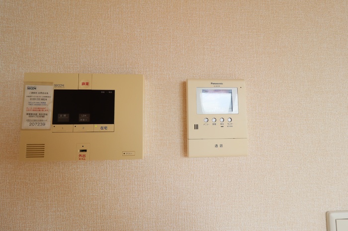 セキュリティ　SECOMホームセキュリティ標準搭載、カラーモニター付インタ