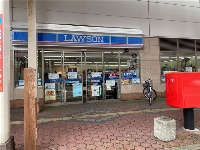 コンビニ　ローソン上越高田駅前店（コンビニ）まで658m