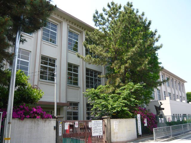 小学校　尼崎市立長洲小学校（小学校）まで186m