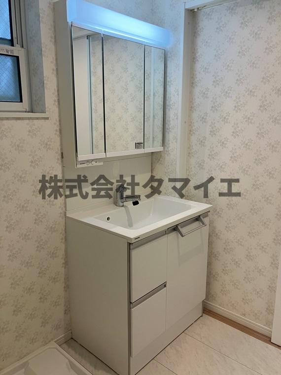 洗面設備　ゆったりとスペースのある洗面所