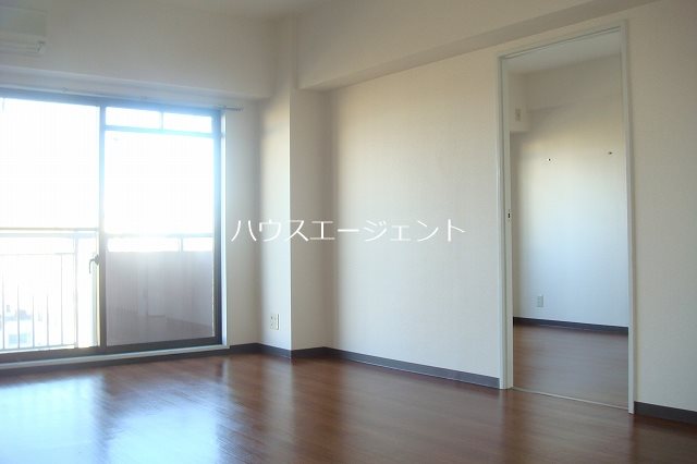 居室・リビング　広くて明るいLDKです※参考画像
