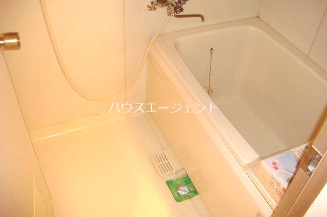 バス・シャワールーム　湯船につかって１日の疲れをとりましょう。※参考画像