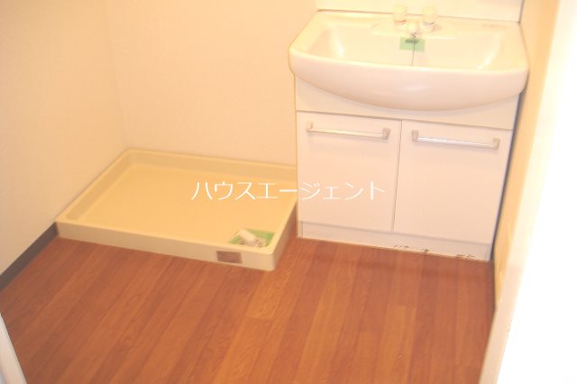 洗面設備　洗濯機置き場は室内です※参考画像