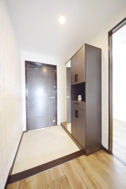 玄関　※同建物　同タイプ間取り設備施工例　現況優先
