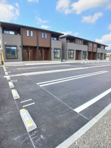 駐車場　駐車場があるので、車を買う予定の方も安心です