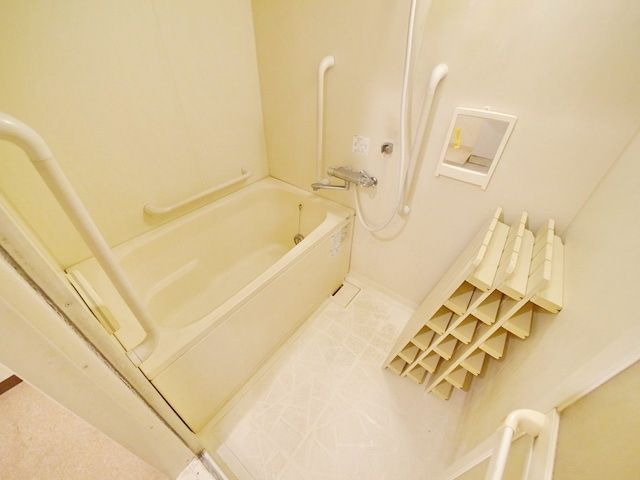 バス・シャワールーム　同物件別部屋写真