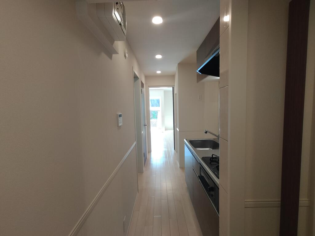 玄関　※同建物の別のお部屋の写真です。