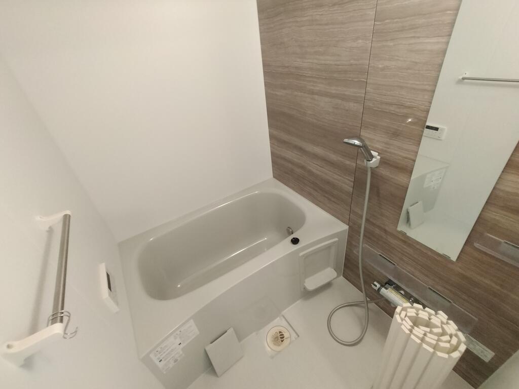 バス・シャワールーム　※同建物の別のお部屋の写真です。