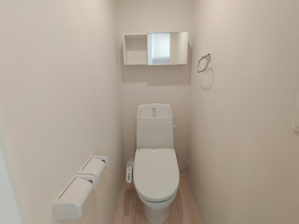 トイレ　※同建物の別のお部屋の写真です。