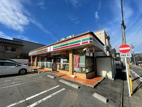 コンビニ　セブンイレブン 名古屋仲田1丁目店（コンビニ）まで749m