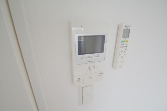 セキュリティ　TVモニターホンで来客が誰か確認してから開けて下さいね