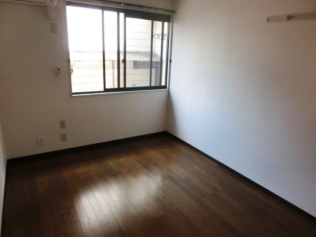 居室・リビング　日当たりのいいフローリングのお部屋です