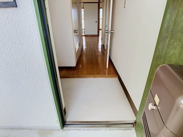 玄関　2026年8月撮影※現況が相違する場合は現況を優先致します。