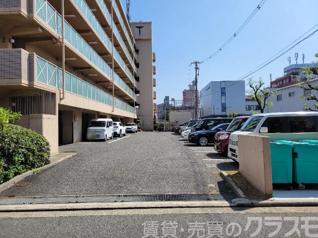 駐車場　敷地内駐車場