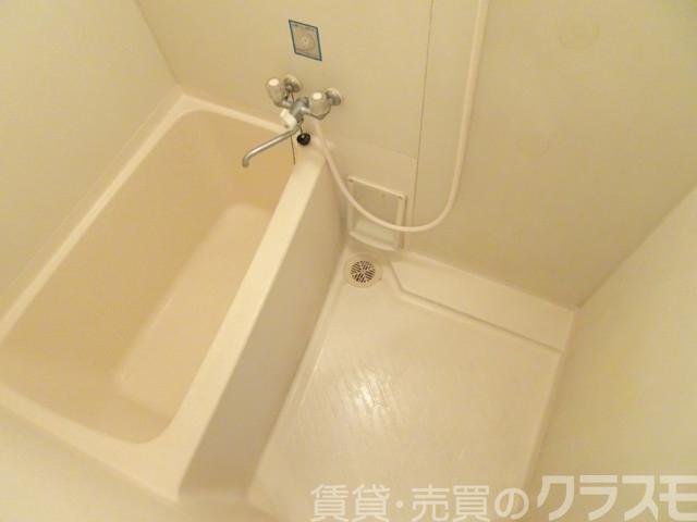 バス・シャワールーム　キレイにリフォームされています♪