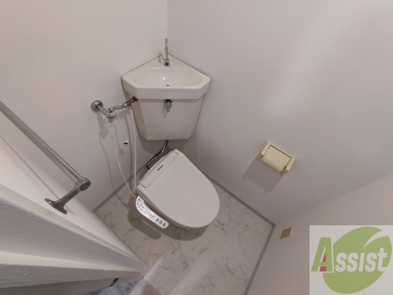 トイレ　こちらはトイレです。清潔感があり、安心して使用できます。