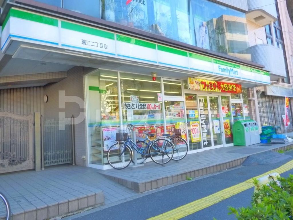コンビニ　ファミリーマート瑞江二丁目店（コンビニ）まで150m