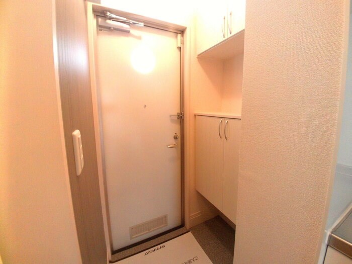 玄関　※同タイプ・現況優先