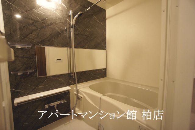 バス・シャワールーム　同施工会社、同型タイプです