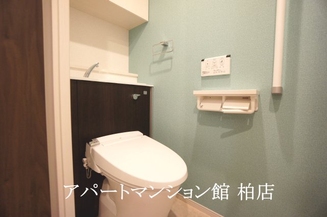 トイレ　同施工会社、同型タイプです