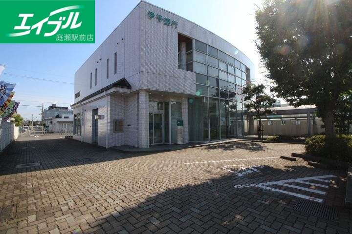 銀行　伊予銀行岡山南支店（銀行）まで554m