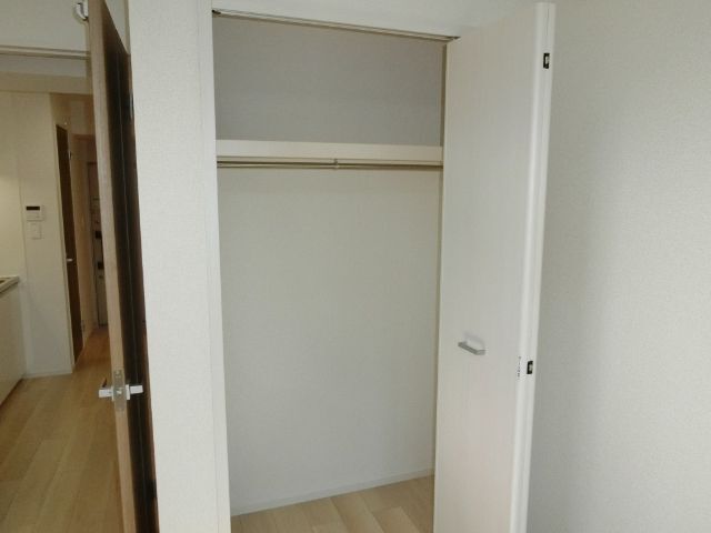 収納　同型の部屋の写真を使用しております。