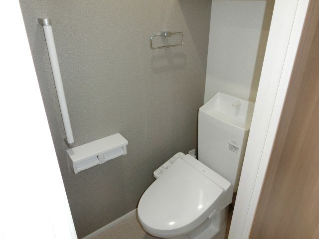 トイレ　同型の部屋の写真を使用しております。