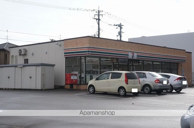 コンビニ　セブンイレブン（コンビニ）まで437m