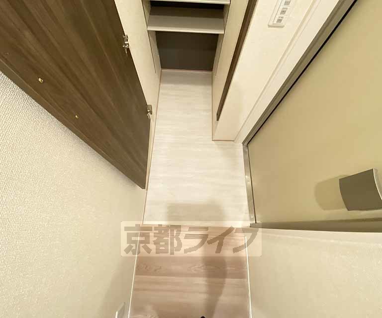 玄関　玄関横収納スペースあり
