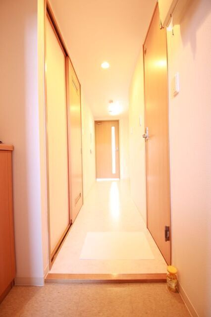 玄関　※別室の参考写真の為、現況優先です。