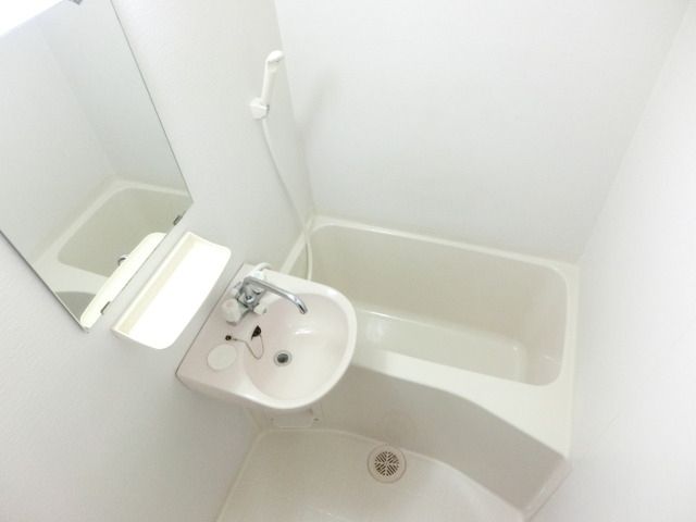バス・シャワールーム　バス・トイレ別です。