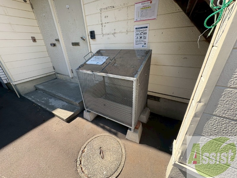 駐車場　ゴミ置き場その他