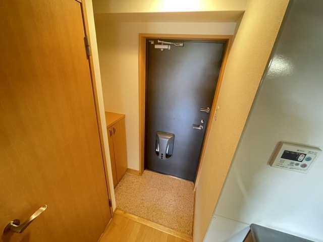 玄関　※別号室の写真です。