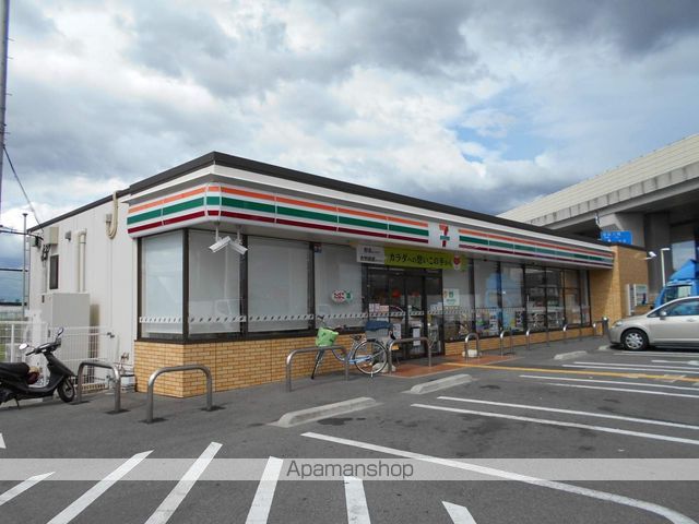 コンビニ　セブンイレブン（コンビニ）まで712m
