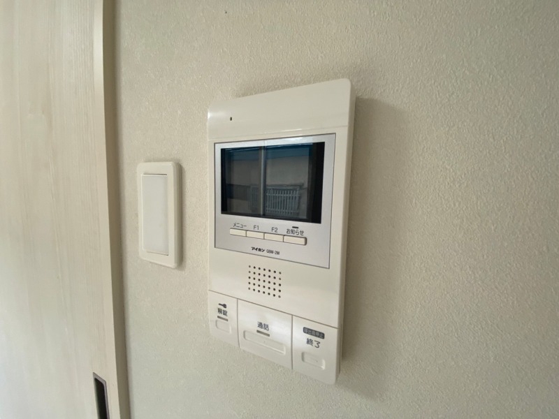セキュリティ　ＴＶモニター付インターホンです。来客者の顔が見えるので安心！
