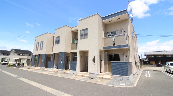 建物外観　鉄骨造の1LDKです♪