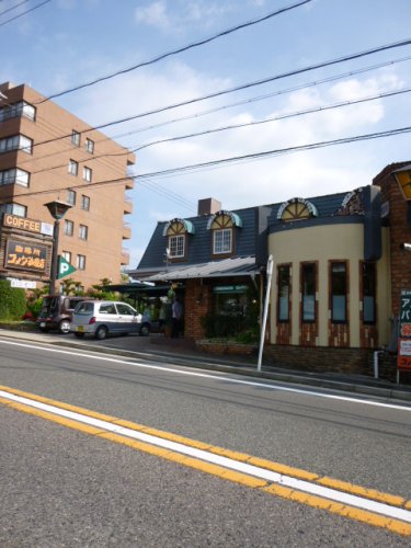 飲食店　コメダ珈琲店 本店（飲食店）まで1352m