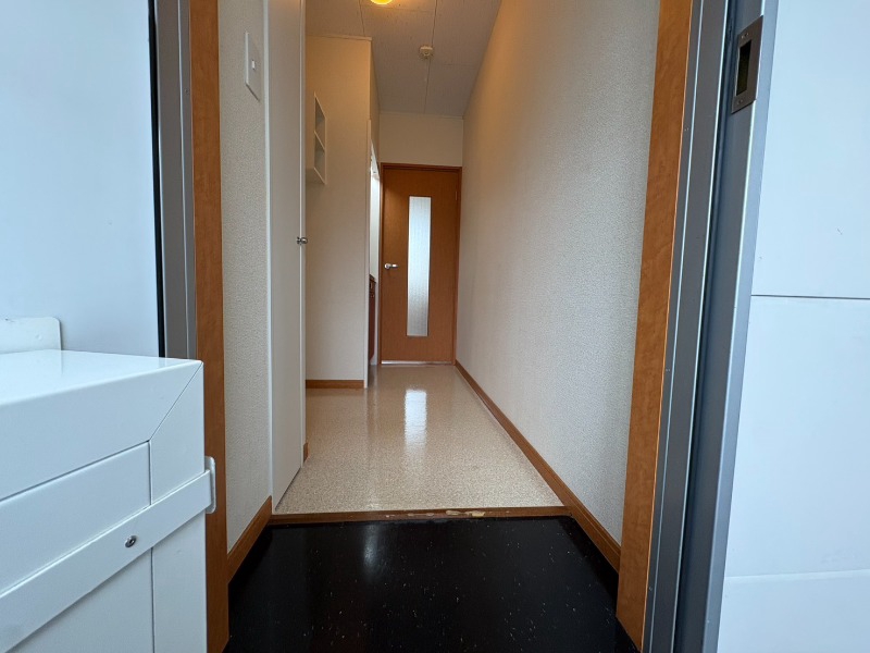 玄関　玄関の様子です。明るい印象ですね。気分もあがりそう。