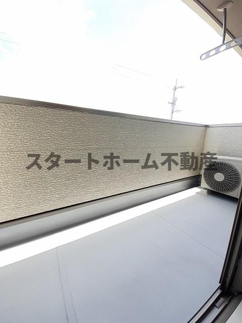 バルコニー　暖かな日差しのふりそそぐバルコニー